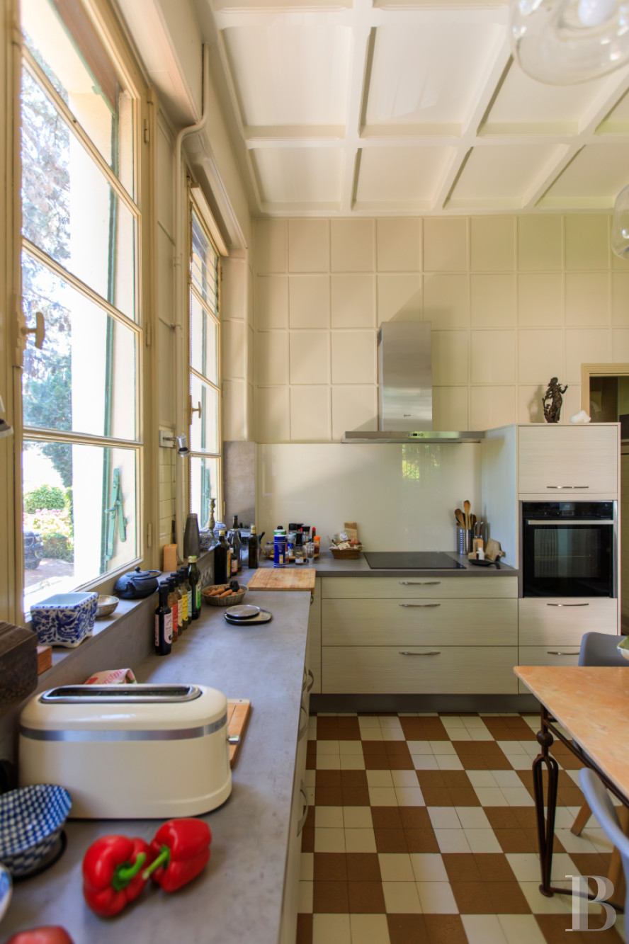 En Saône-et-Loire, à Mâcon, une villa et son jardin entièrement de style Art déco - photo  n°15